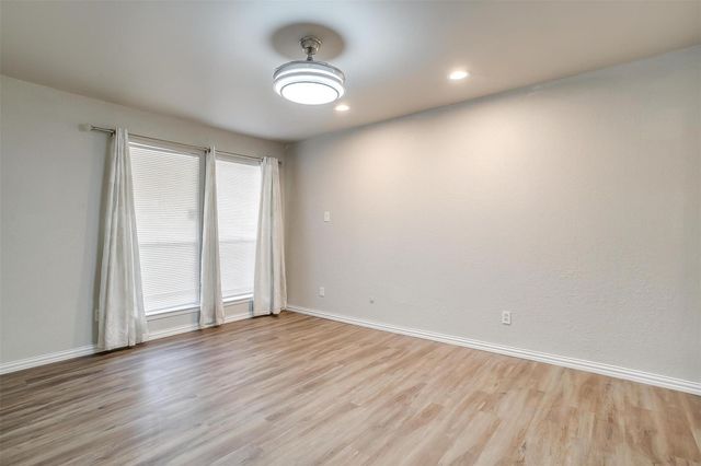 5947 Chimney Wood Circle, Fort Worth, TX 76112