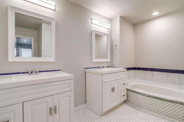 5947 Chimney Wood Circle, Fort Worth, TX 76112