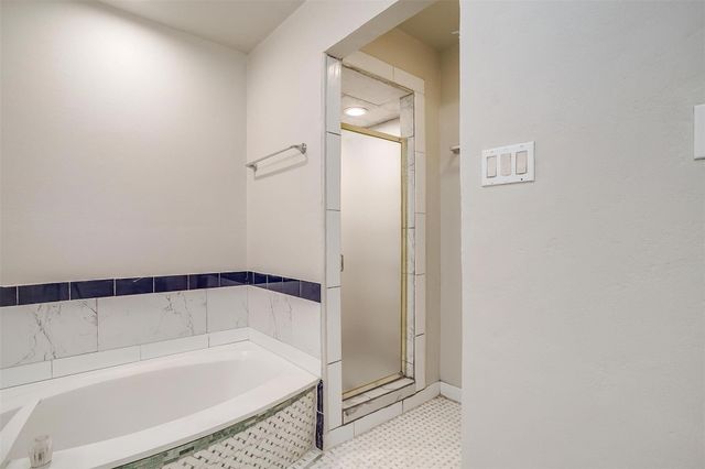 5947 Chimney Wood Circle, Fort Worth, TX 76112