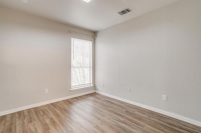5947 Chimney Wood Circle, Fort Worth, TX 76112