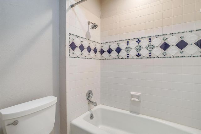 5947 Chimney Wood Circle, Fort Worth, TX 76112