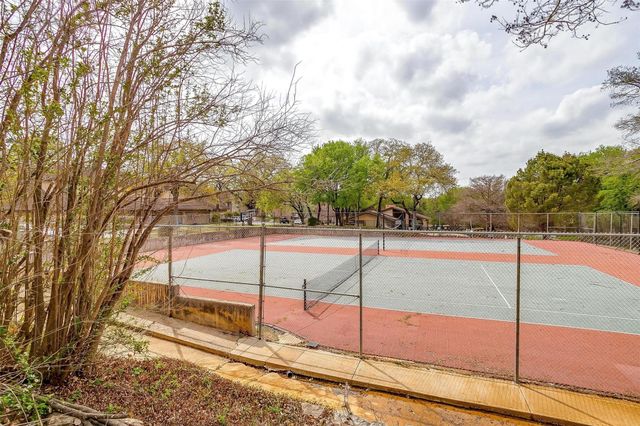 5947 Chimney Wood Circle, Fort Worth, TX 76112