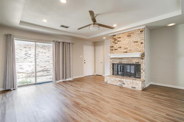 5947 Chimney Wood Circle, Fort Worth, TX 76112