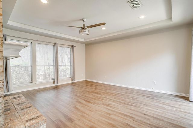 5947 Chimney Wood Circle, Fort Worth, TX 76112