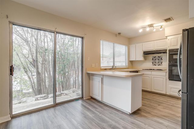 5947 Chimney Wood Circle, Fort Worth, TX 76112
