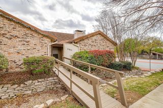 5947 Chimney Wood Circle, Fort Worth, TX 76112