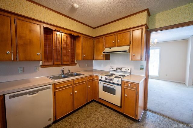 8 Sandstone Court, Little Rock, AR 72227