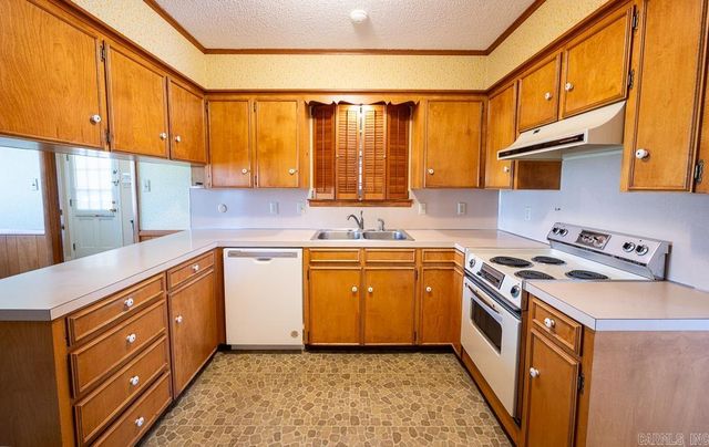 8 Sandstone Court, Little Rock, AR 72227