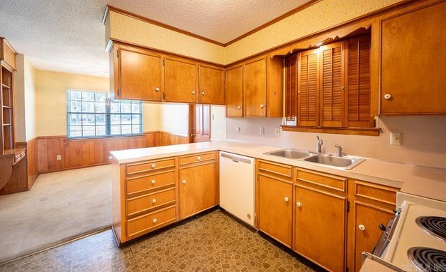 8 Sandstone Court, Little Rock, AR 72227