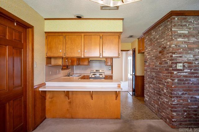 8 Sandstone Court, Little Rock, AR 72227