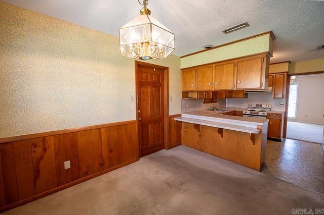 8 Sandstone Court, Little Rock, AR 72227