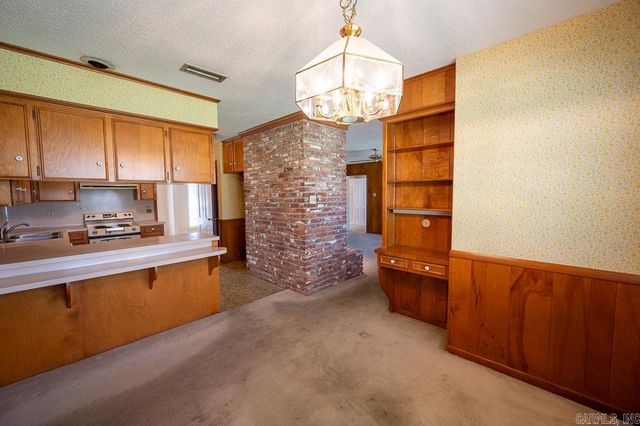 8 Sandstone Court, Little Rock, AR 72227