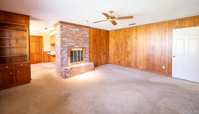 8 Sandstone Court, Little Rock, AR 72227