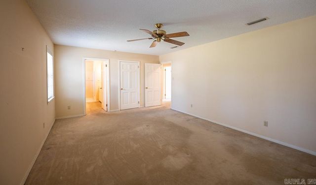 8 Sandstone Court, Little Rock, AR 72227