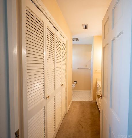 8 Sandstone Court, Little Rock, AR 72227