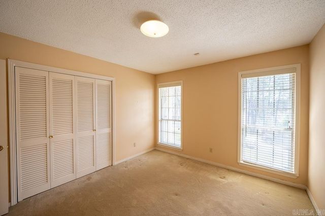 8 Sandstone Court, Little Rock, AR 72227