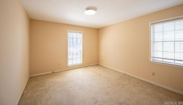 8 Sandstone Court, Little Rock, AR 72227