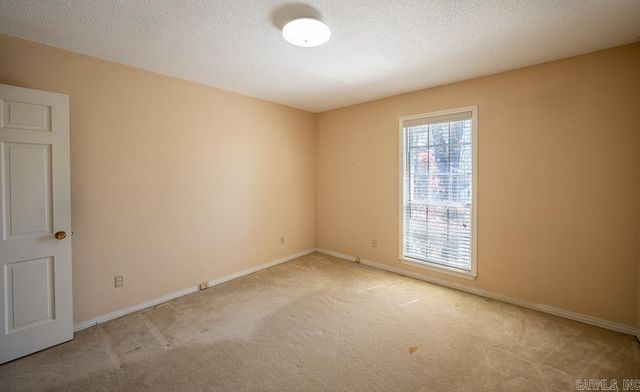 8 Sandstone Court, Little Rock, AR 72227