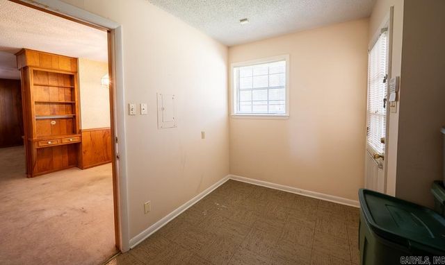 8 Sandstone Court, Little Rock, AR 72227