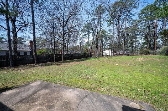 8 Sandstone Court, Little Rock, AR 72227