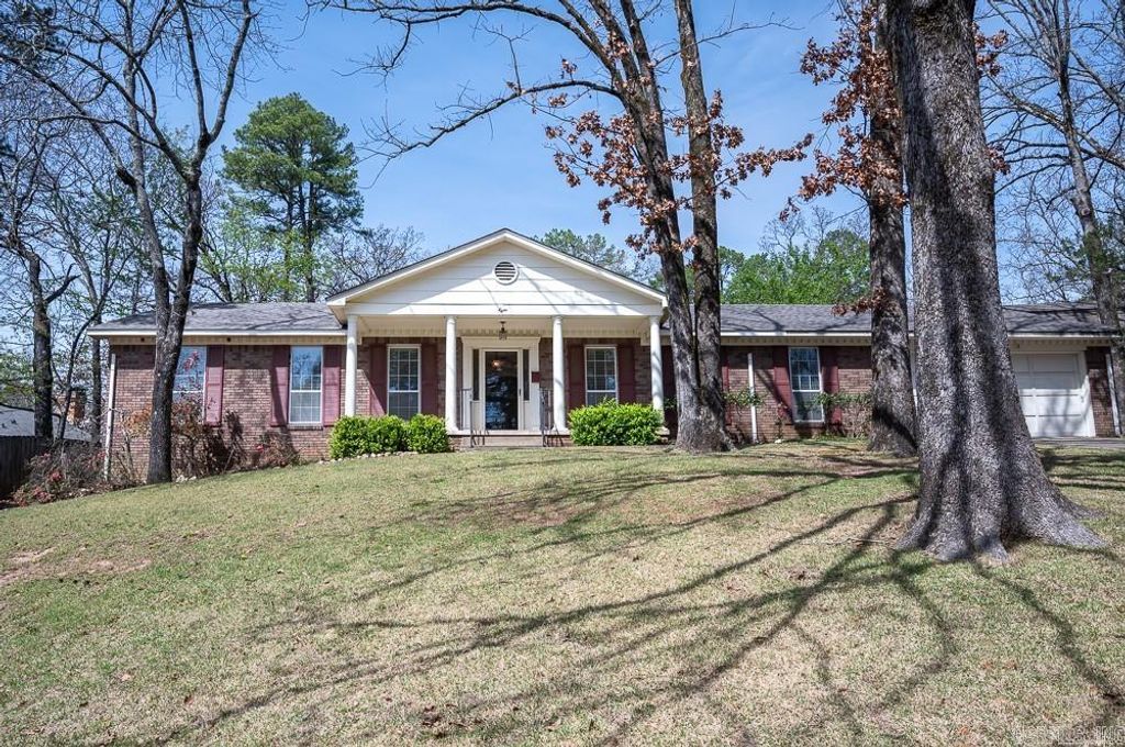 8 Sandstone Court, Little Rock, AR 72227