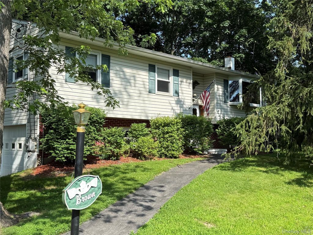11 Sherwood Heights, Wappingers Falls, NY 12590
