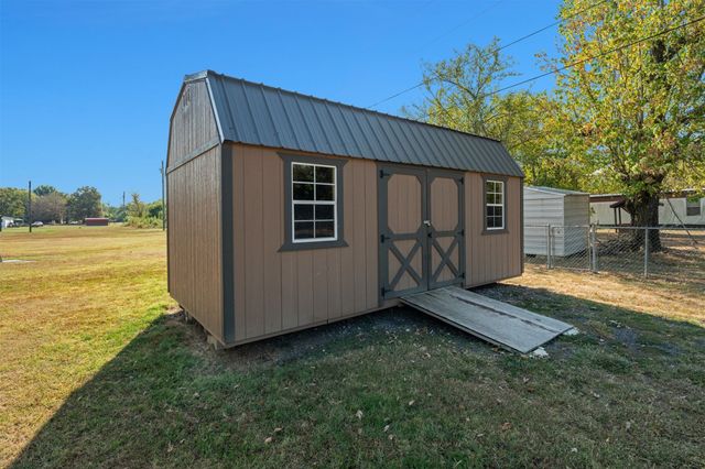 701 Haskens Street, Pocola, OK 74902