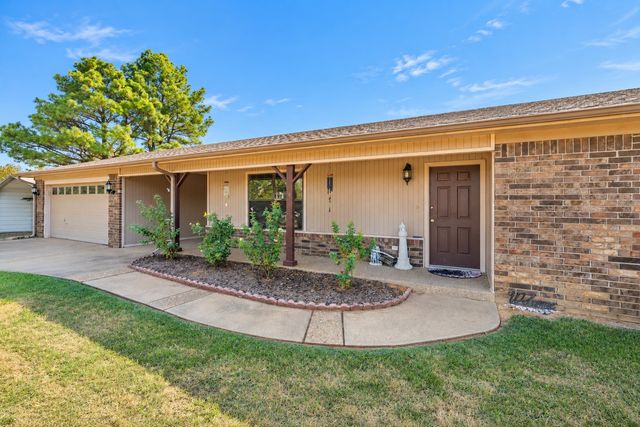 701 Haskens Street, Pocola, OK 74902