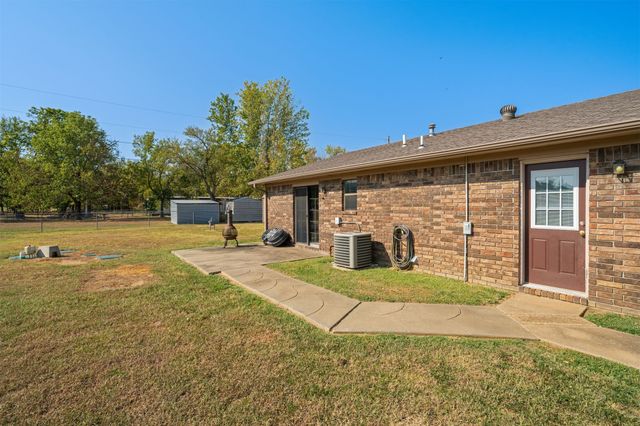 701 Haskens Street, Pocola, OK 74902