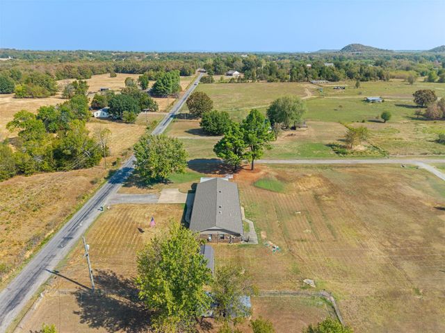701 Haskens Street, Pocola, OK 74902