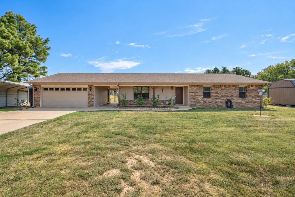 701 Haskens Street, Pocola, OK 74902