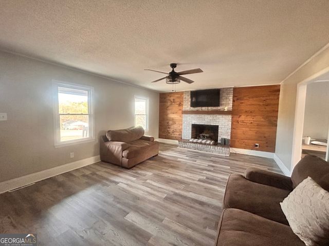 2299 Memorial Road, Bowersville, GA 30516