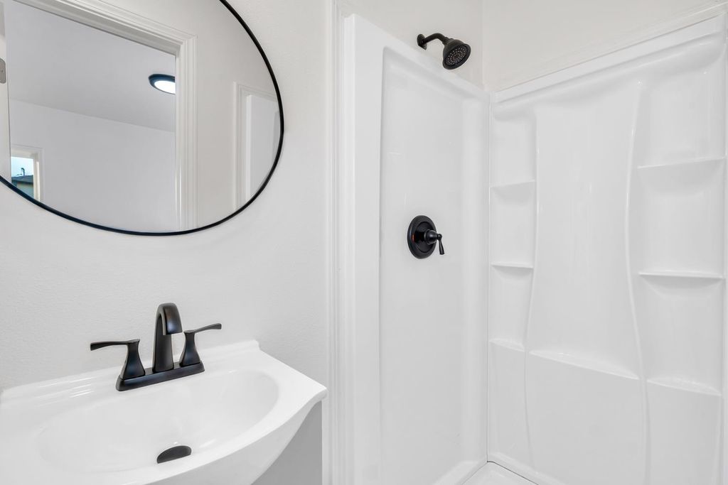 Image 10 of property listing at 1491 N Farris Avenue, Fresno, CA 93728