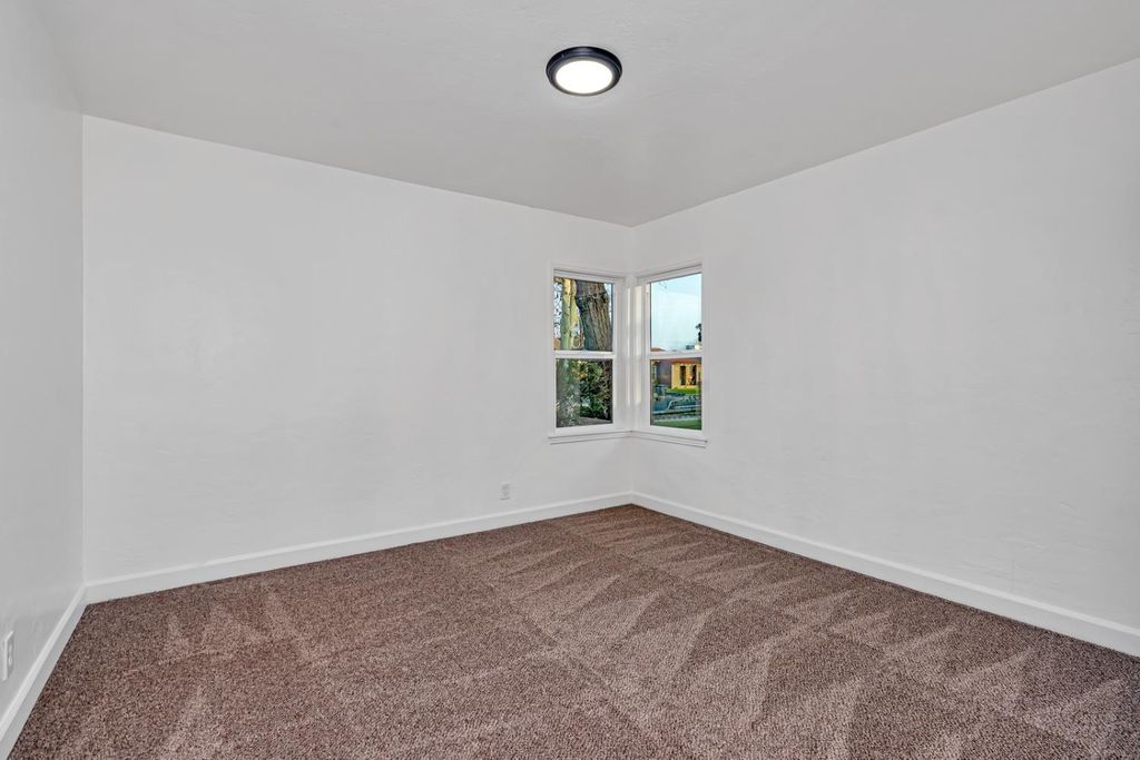 Image 14 of property listing at 1491 N Farris Avenue, Fresno, CA 93728