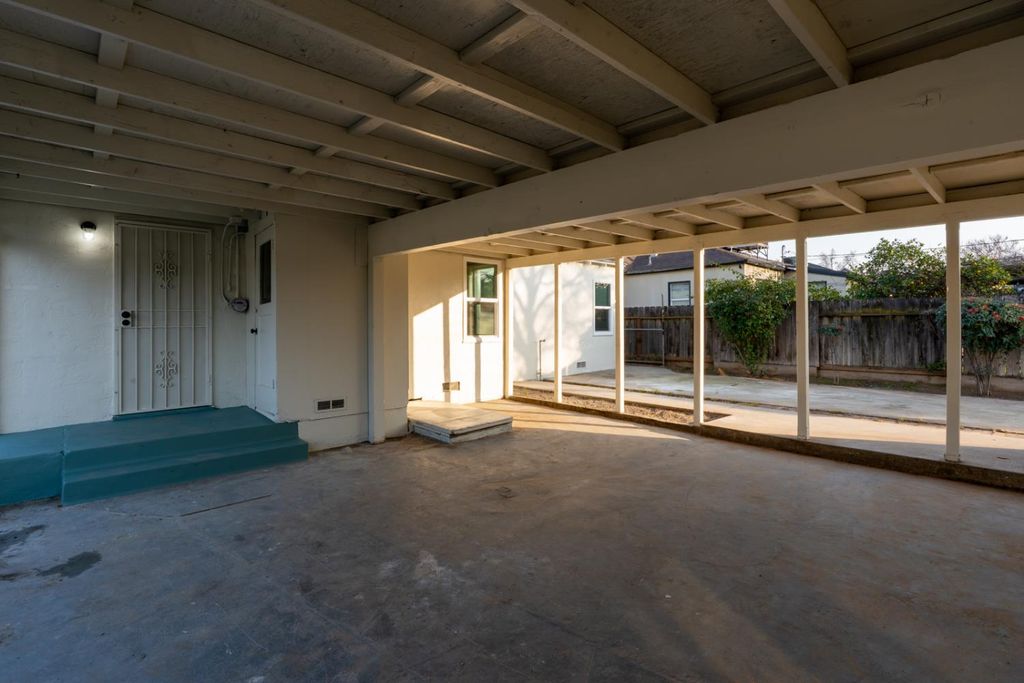 Image 15 of property listing at 1491 N Farris Avenue, Fresno, CA 93728