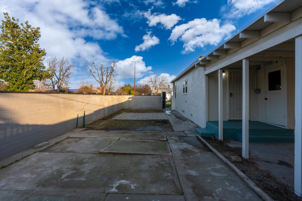Image 16 of property listing at 1491 N Farris Avenue, Fresno, CA 93728