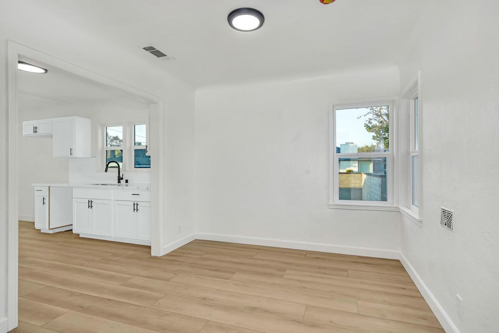 Image 6 of property listing at 1491 N Farris Avenue, Fresno, CA 93728