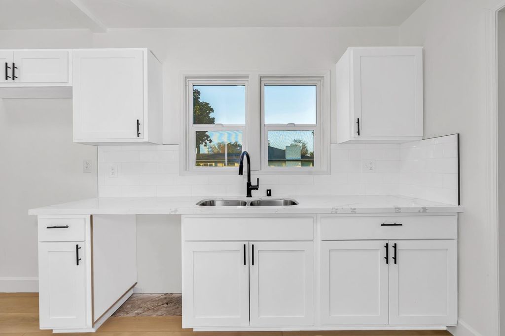 Image 7 of property listing at 1491 N Farris Avenue, Fresno, CA 93728