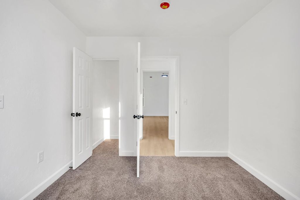 Image 9 of property listing at 1491 N Farris Avenue, Fresno, CA 93728