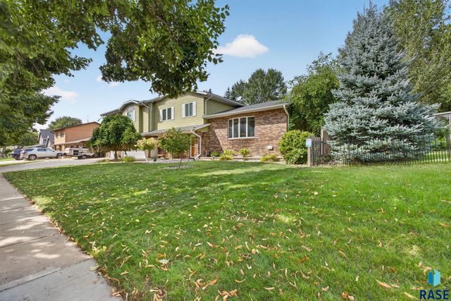 708 E Alder Ln Lane, Sioux Falls, SD 57105