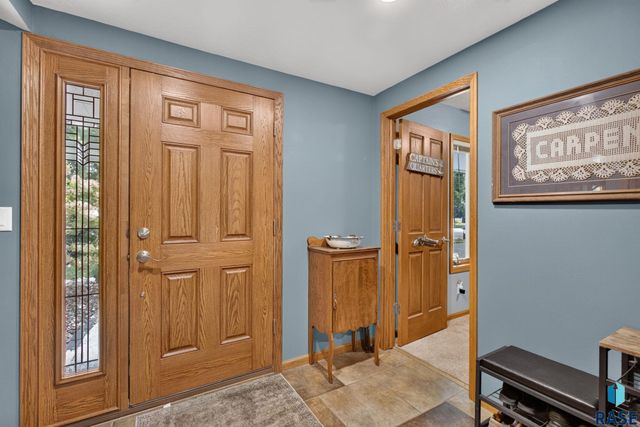 708 E Alder Ln Lane, Sioux Falls, SD 57105