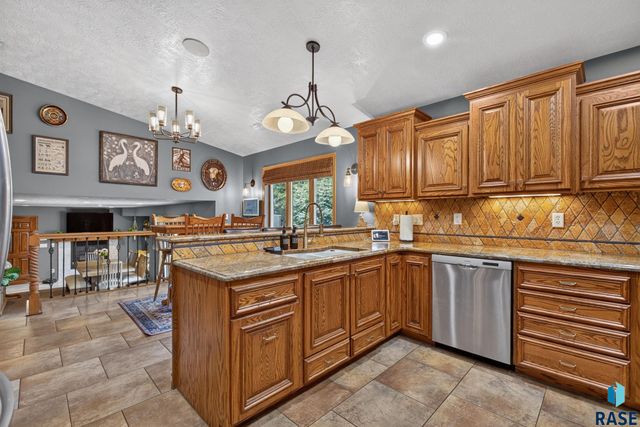 708 E Alder Ln Lane, Sioux Falls, SD 57105