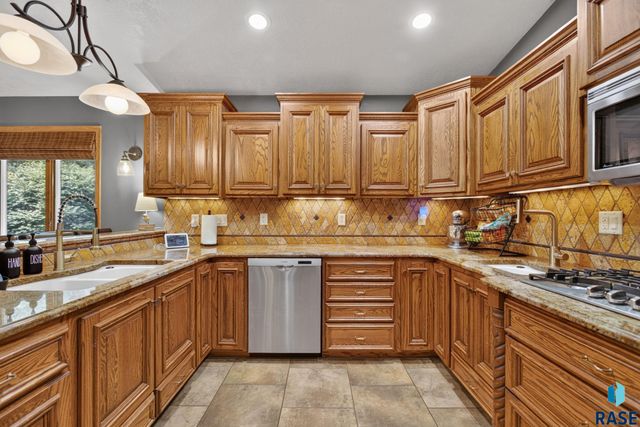 708 E Alder Ln Lane, Sioux Falls, SD 57105