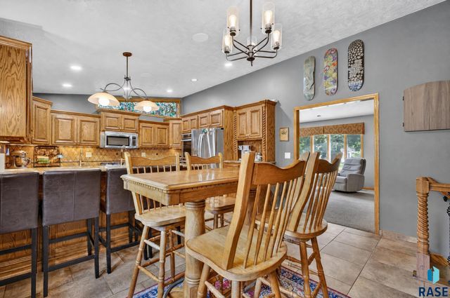 708 E Alder Ln Lane, Sioux Falls, SD 57105