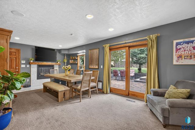 708 E Alder Ln Lane, Sioux Falls, SD 57105