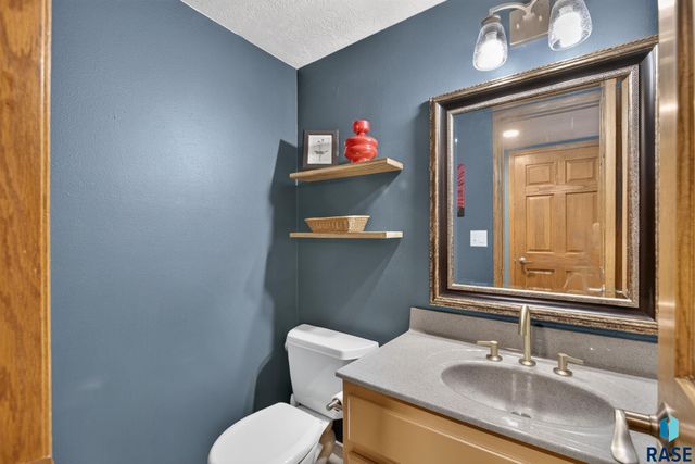 708 E Alder Ln Lane, Sioux Falls, SD 57105