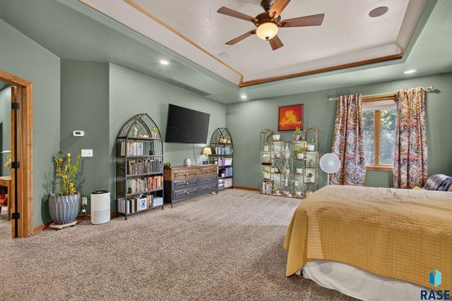 708 E Alder Ln Lane, Sioux Falls, SD 57105