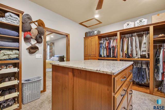 708 E Alder Ln Lane, Sioux Falls, SD 57105