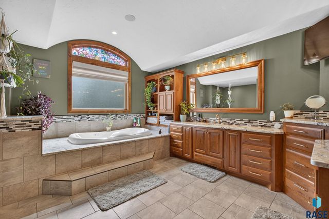 708 E Alder Ln Lane, Sioux Falls, SD 57105