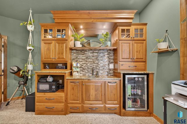 708 E Alder Ln Lane, Sioux Falls, SD 57105